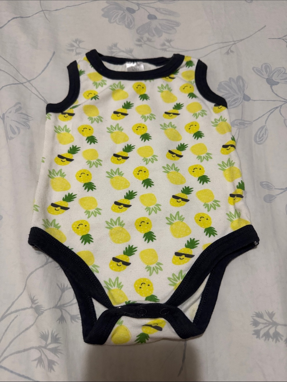 ⭐️Baby Kiss Baby Sleeveless Bodysuit (Size: 6-9M)